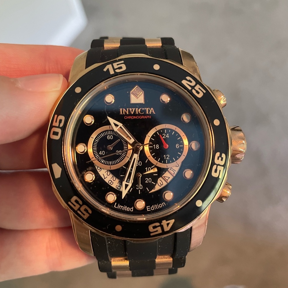 Oversized Invicta watch - Picture 2 of 4